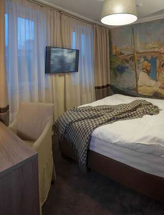 Отель ZENTRUM Hotel Кишинёв Стандартный двухместный номер с 1 кроватью или 2 отдельными кроватями-3